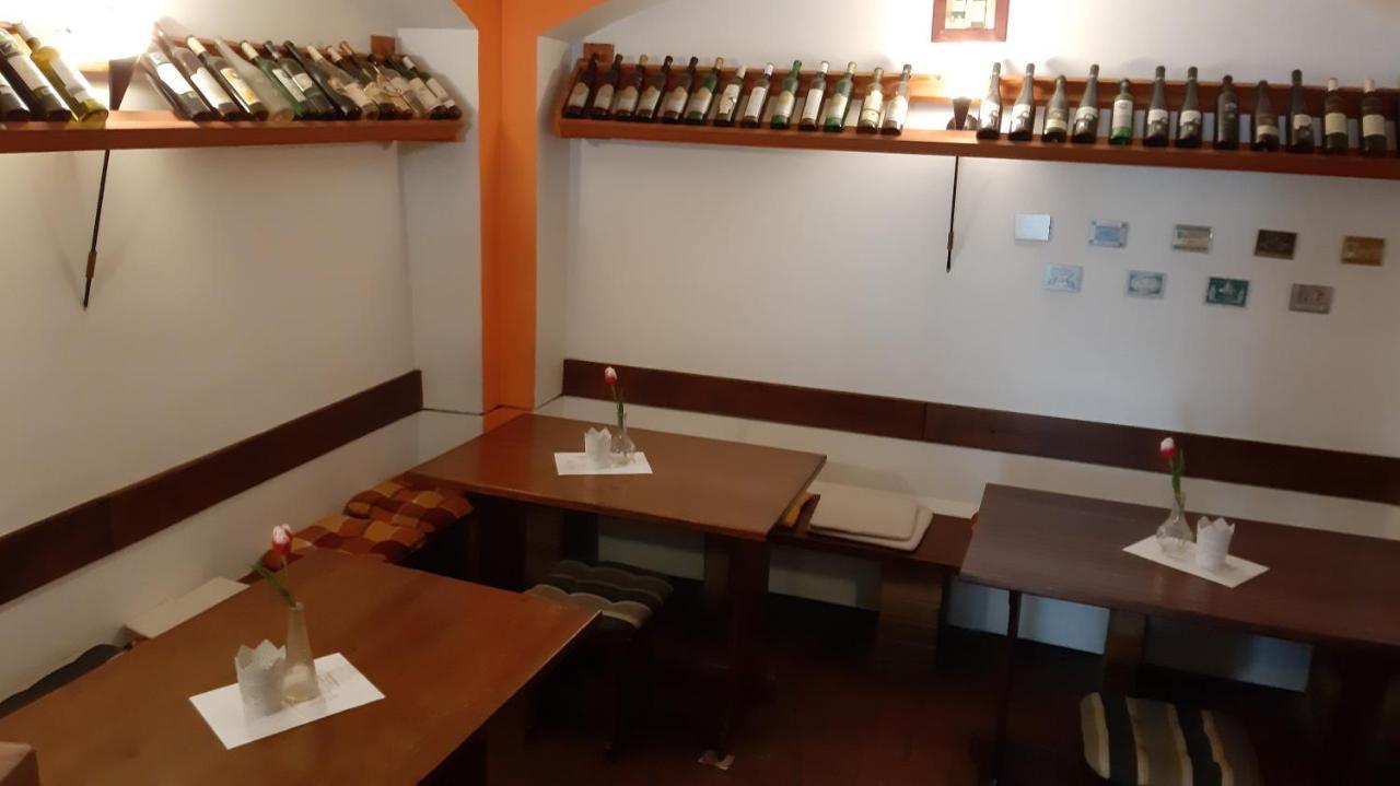 Penzion A Vinoteka Hrozen Kromeriz Luaran gambar