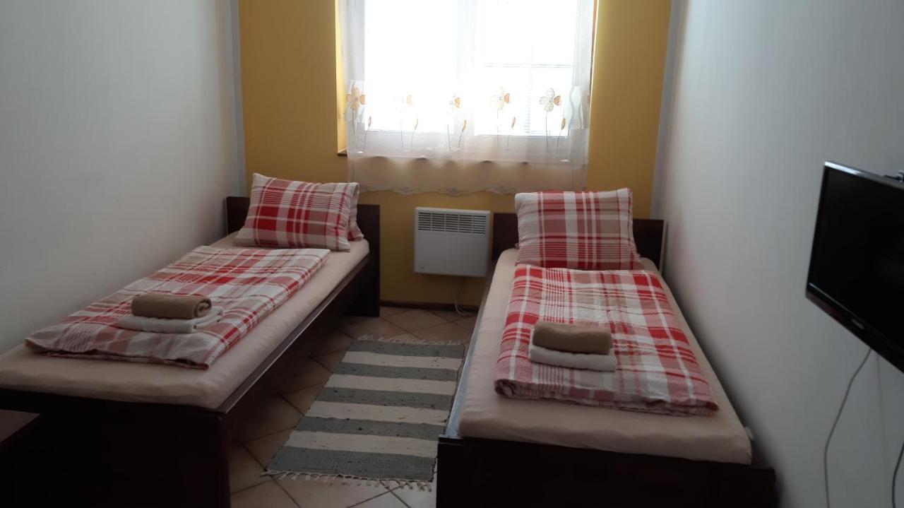 Penzion A Vinoteka Hrozen Kromeriz Luaran gambar