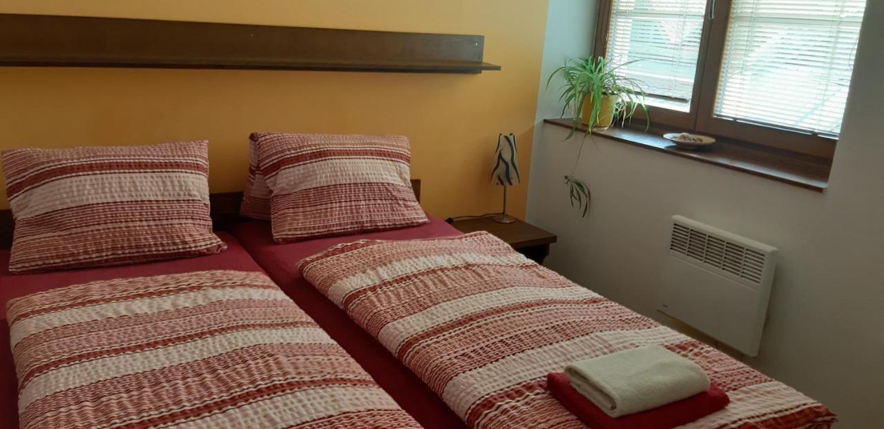 Penzion A Vinoteka Hrozen Kromeriz Luaran gambar
