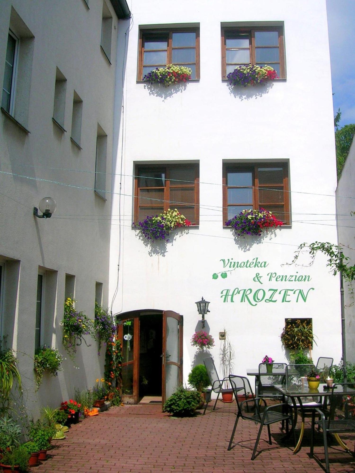 Penzion A Vinoteka Hrozen Kromeriz Luaran gambar